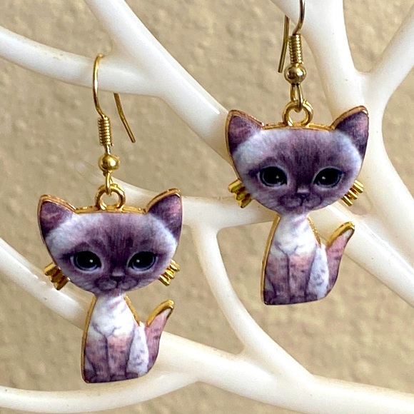 5/$10❤️❤️❤️NEW Gray Cartoon Cats Dangling Earrings by Alyce Rancour - Picture 1 of 4